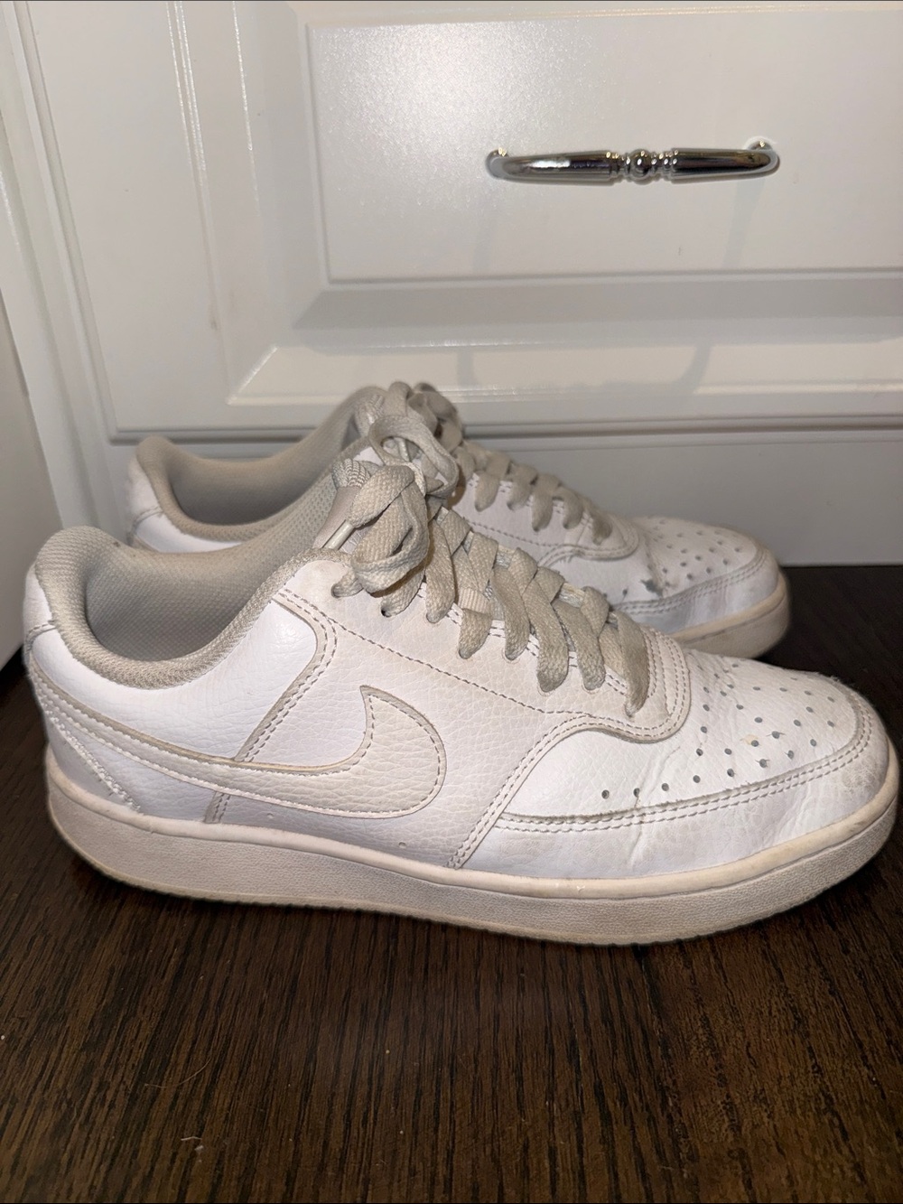 Nike women’s White Low-Top Sneakers